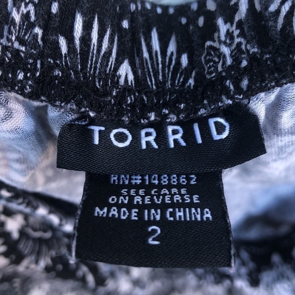 TORRID OFF THE SHOULDER TOP | SIZE 2 - Picture 4 of 5